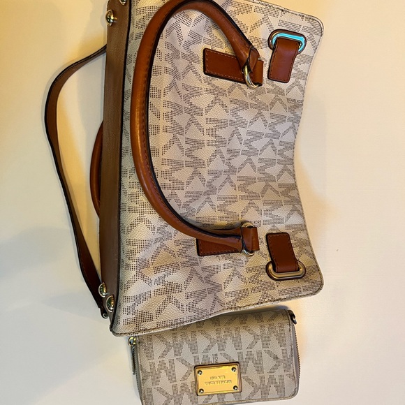 Micheal Kors purse and wallet - Picture 2 of 6